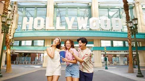 RWS_Universal Studios Singapore_Rise & Dine_Happy Friends at the Hollywood