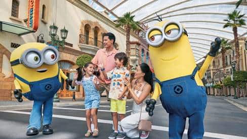 RWS_Universal Studios Singapore _Rise & Dine _Happy Family with Minions