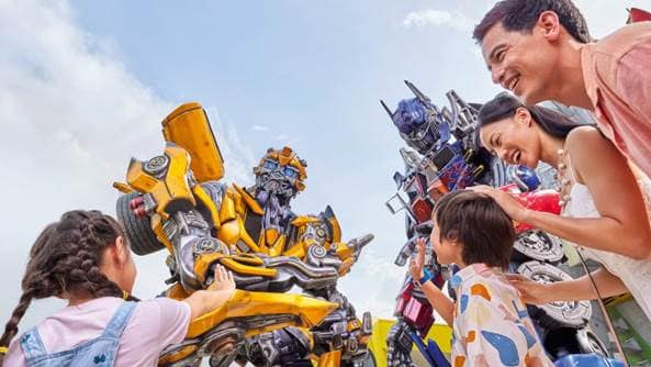 RWS_Universal Studios Singapore_Rise & Dine _Happy Family with Transformers
